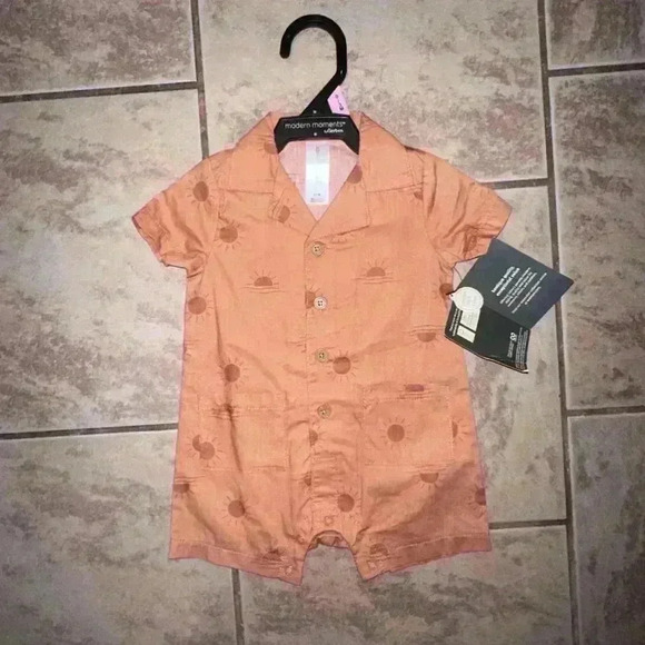 Baby Boy Modern Moments by Gerber Romper 0-3M Orange with Sun Design - Picture 2 of 9